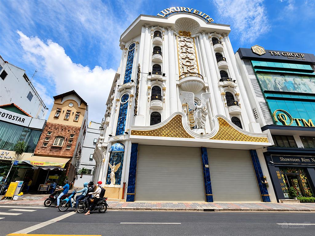 Cho thuê nhà góc mặt tiền út tịch tân bình, 6 tầng 22 phòng, dtsd ~1800m2