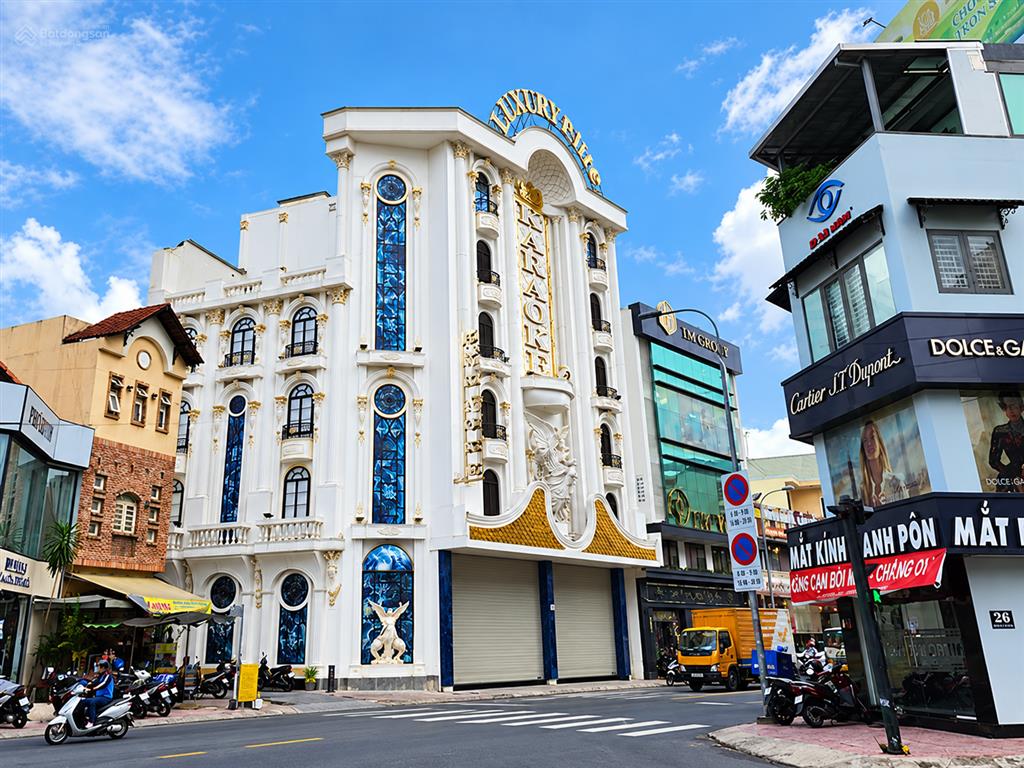 Cho thuê nhà góc mặt tiền út tịch tân bình, 6 tầng 22 phòng, dtsd ~1800m2