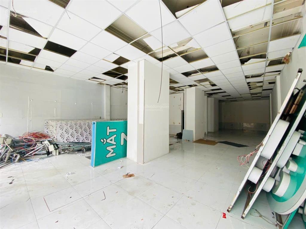 Nhà 2 mặt tiền 5 tầng dtsd ~1680m2 ngay nút giao lã chả cá  hoàng văn thụ, tân bình