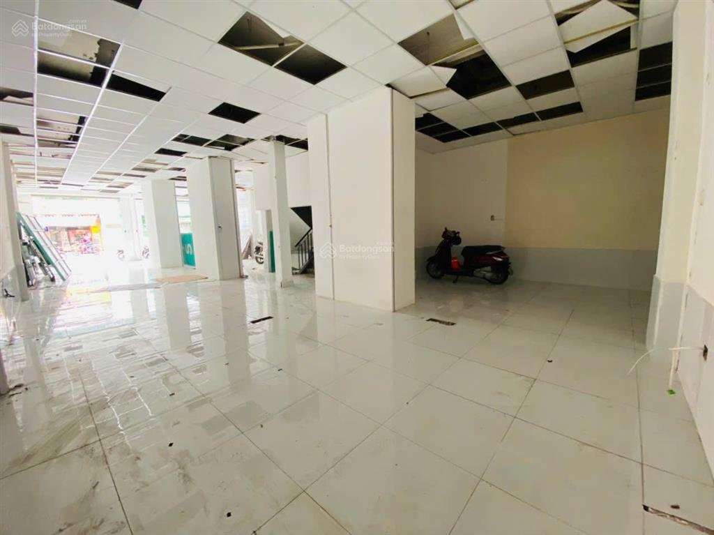 Nhà 2 mặt tiền 5 tầng dtsd ~1680m2 ngay nút giao lã chả cá  hoàng văn thụ, tân bình