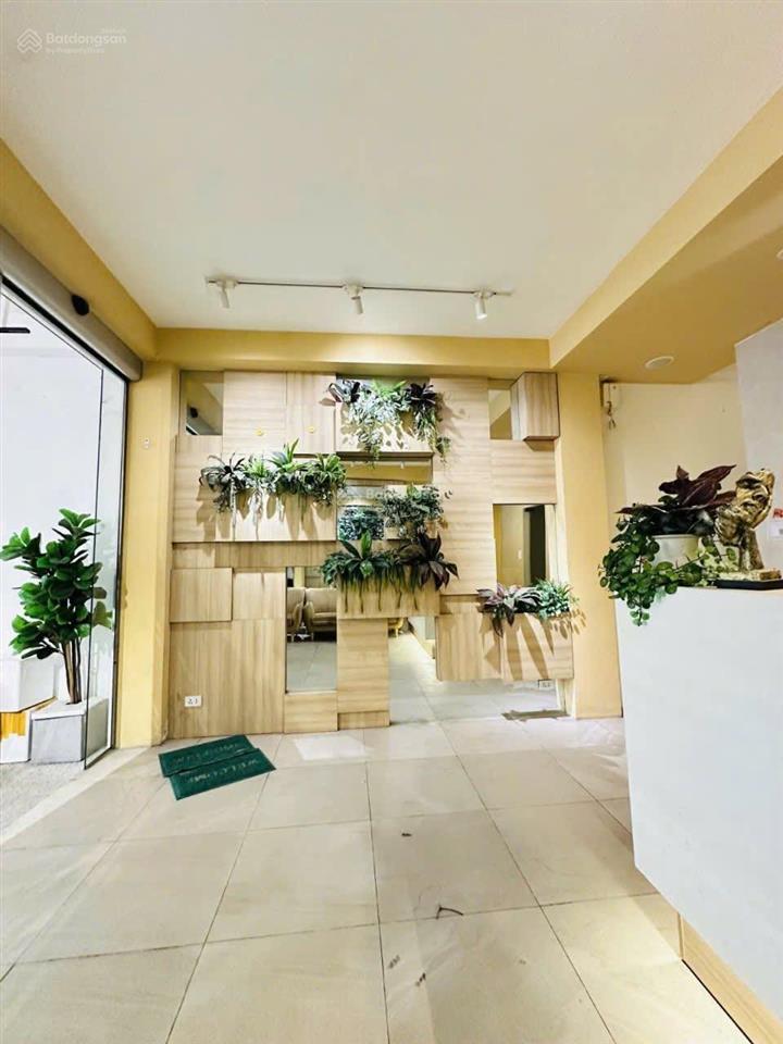 Cho thuê tòa nhà giá cực tốt chỉ 80tr mặt tiền phan đăng lưu, phú nhuận  4 tầng, mặt tiền dài 12m
