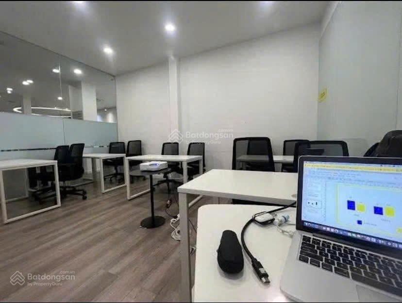 Nhà mặt tiền đẹp ngay khu hàm nghi quận 1  trệt 2 lầu dtsd ~450m2