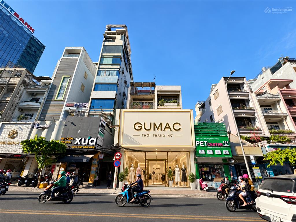 Cho thuê nhà góc 2 mặt tiền cách mạng tháng 8 quận 3. trệt 2 lầu dtsd 400m2