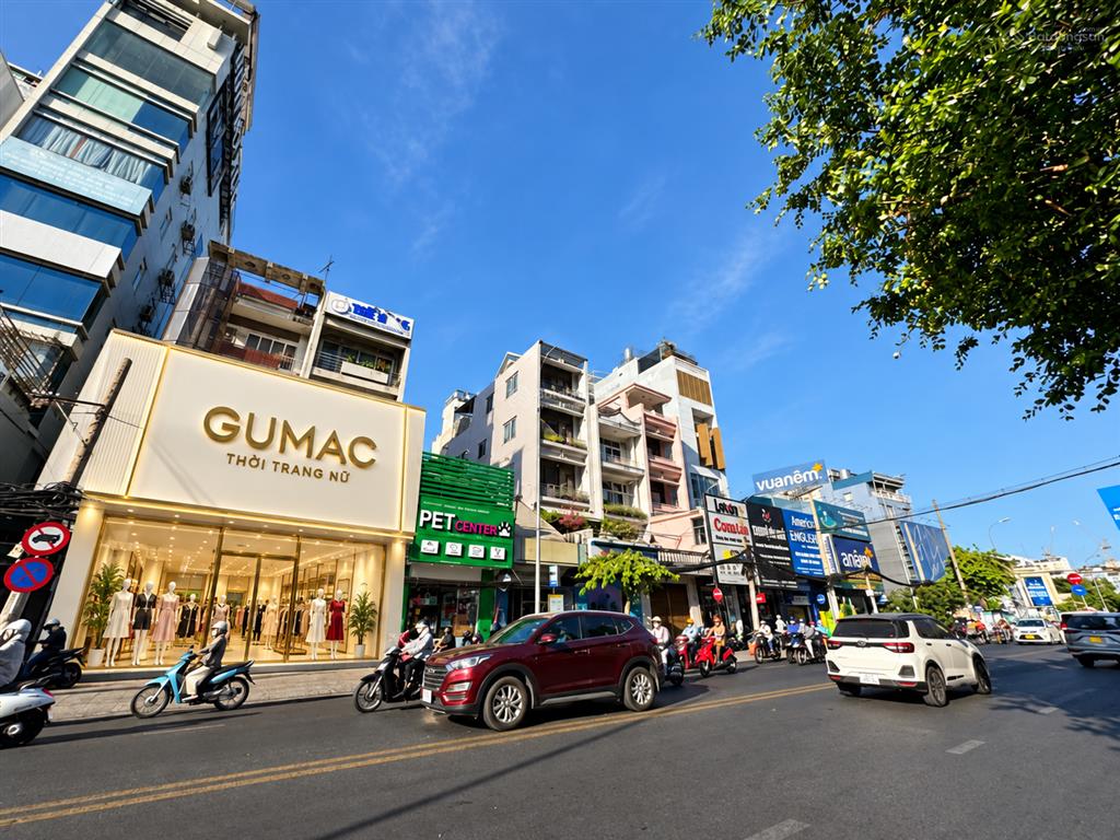 Cho thuê nhà góc 2 mặt tiền cách mạng tháng 8 quận 3. trệt 2 lầu dtsd 400m2