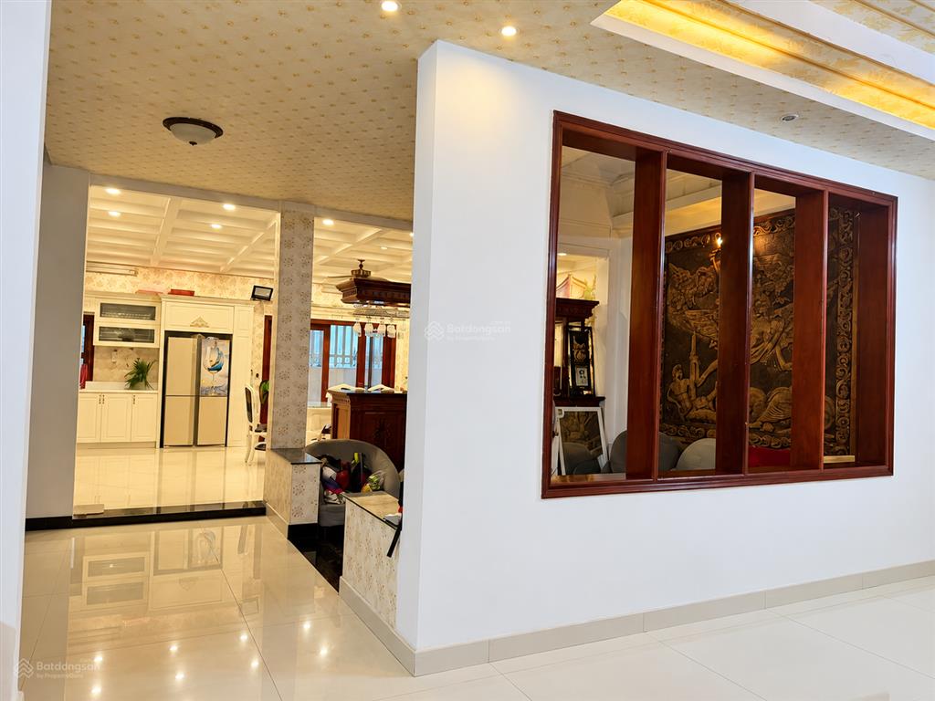 Cho thuê biệt thự sân vườn hoàng việt tân bình, hầm trệt 3 lầu dtsd ~900m2