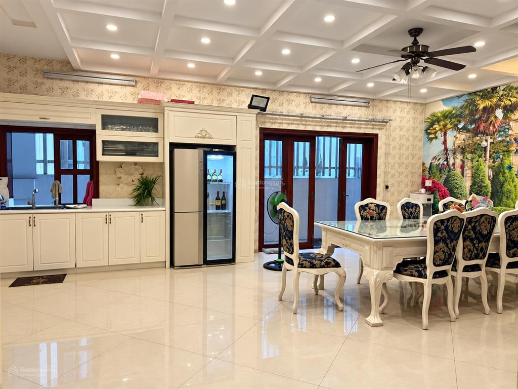 Cho thuê biệt thự sân vườn hoàng việt tân bình, hầm trệt 3 lầu dtsd ~900m2