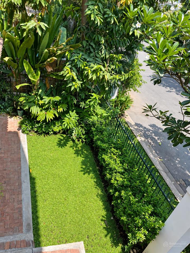 Biệt thự nguyễn văn hưởng quận 2, ngang 16 3 tầng dtsd 1000m2