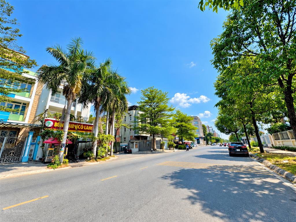 Building mới xây mặt tiền tạ hiện quận 2, hầm 8 tầng  dtsd ~1500m2