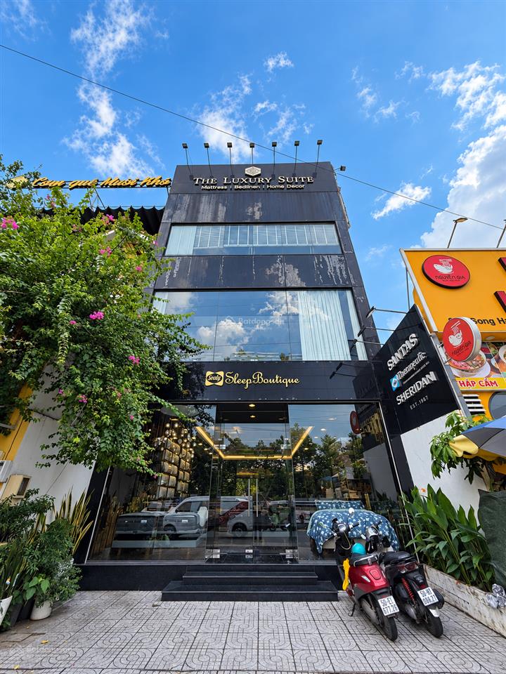 Vị trí đẹp, tòa nhà mặt tiền song hành quận 2  3 tầng dtsd ~500m2