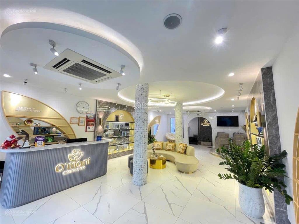 Cho thuê nguyên căn phạm viết chánh quận 1, trệt lửng 2 lầu