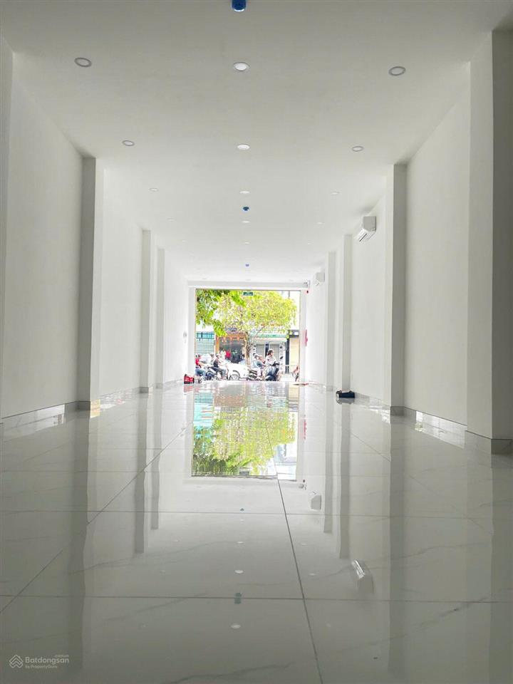 Cho thuê tòa nhà mặt tiền đinh tiên hoàng, quận 1  6 tầng dtsd 600m2