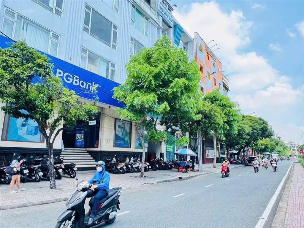Cho thuê tòa nhà mặt tiền phan xích long, phú nhuận  hầm trệt 4 lầu