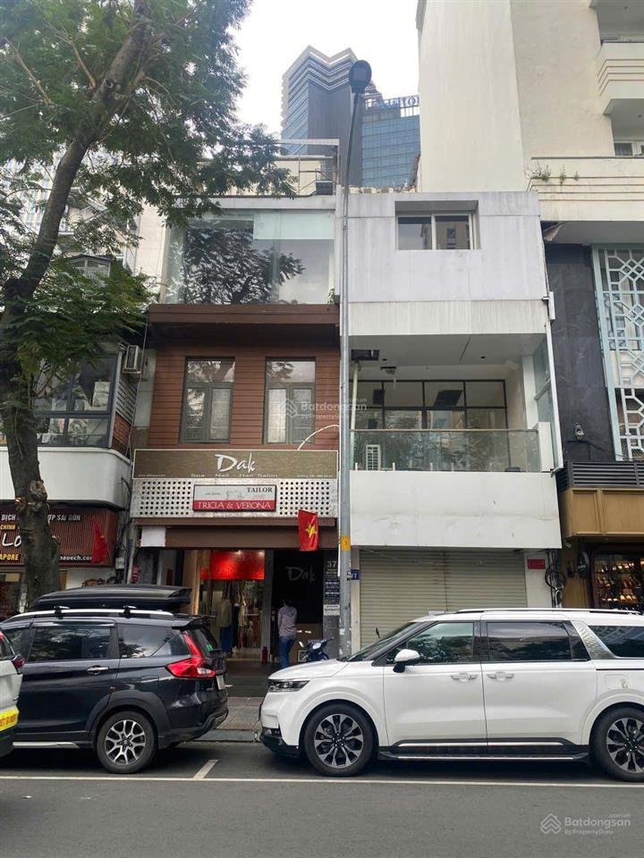 Cho thuê tòa nhà mặt tiền đông du quận 1, gần khách sạn nhà hát  trệt 2 lầu