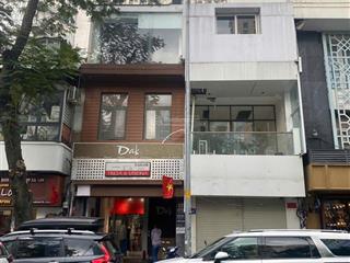 Cho thuê tòa nhà mặt tiền đông du quận 1, gần khách sạn nhà hát  trệt 2 lầu
