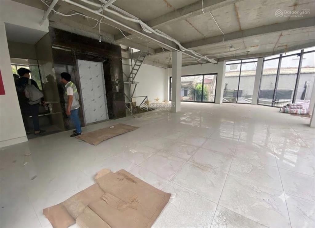 Building giá tốt mặt tiền lê thị riêng quận 1, hầm trệt 5 lầu dtsd ~900m2