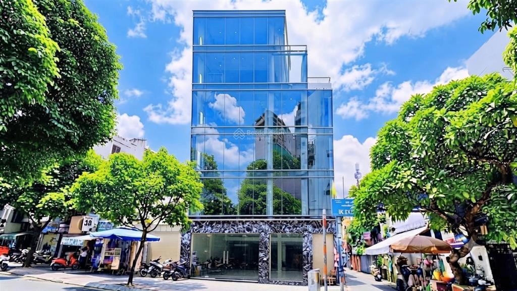 Building giá tốt mặt tiền lê thị riêng quận 1, hầm trệt 5 lầu dtsd ~900m2