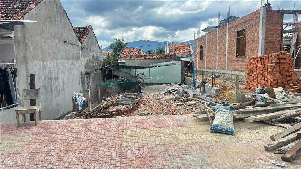 Mặt biển vạn thắng, kkt vân phong full thổ cư giá đầu tư. hướng đông nam, đường nhựa 26m