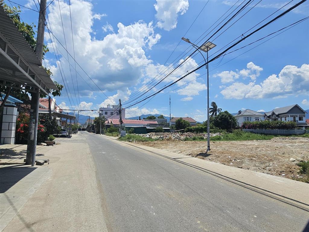 Đất full thổ cư, dt 200,5m2, kkt vân phong, gần cả cá thương mại,sân bay vân phong