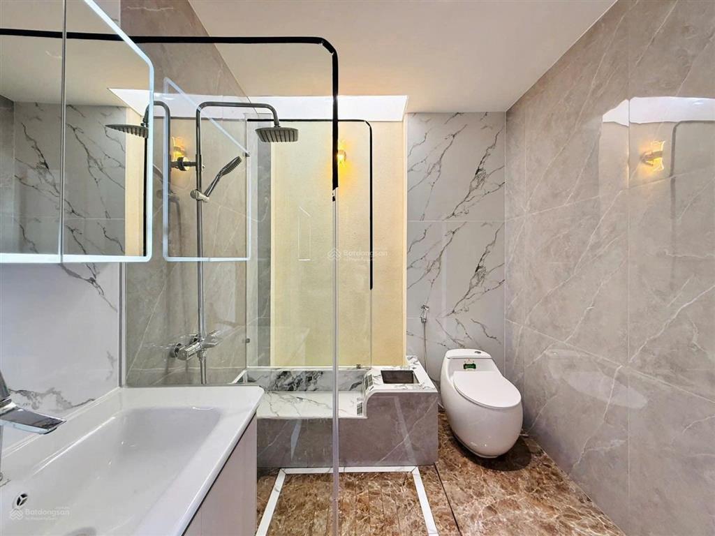 Biệt thự, hẻm 8m  cách mạng tháng 8  4 tầng, 6x14m  cam kết chuẩn 100%