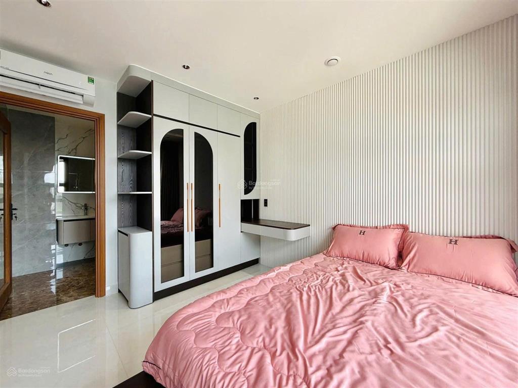 Biệt thự, hẻm 8m  cách mạng tháng 8  4 tầng, 6x14m  cam kết chuẩn 100%