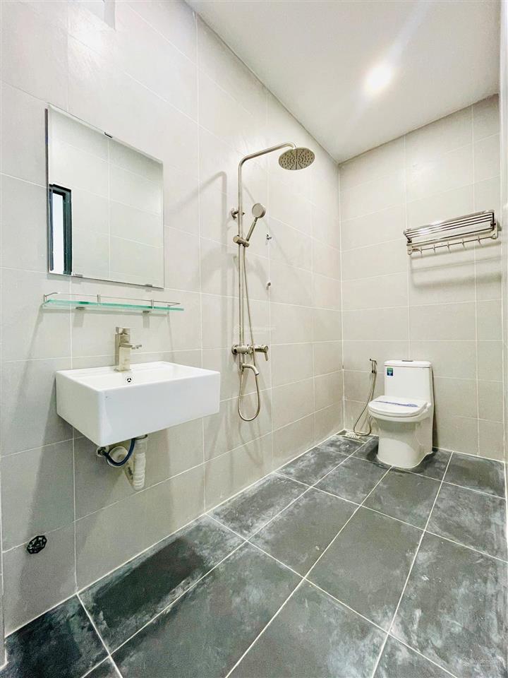 Nhà đẹp, hẻm 8m  nguyễn bá tòng  5 tầng, 5x18m  rõ ràng chuẩn 100%