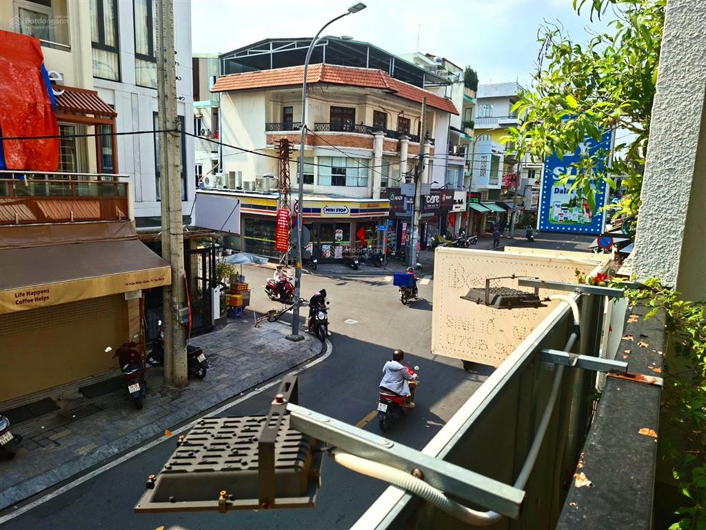 Bán nhà mặt tiền 6m4 chính chủ, quận 1, thiên đường spa & nail, còn thương lượng mạnh