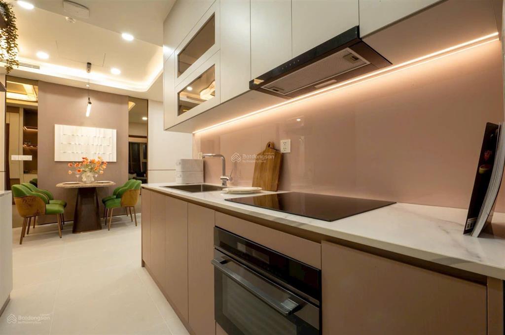 Sang nhượng căn 2pn view hồ bơi. có thể ký hđmb ngay