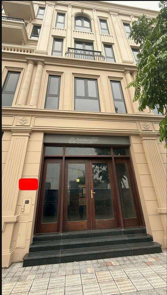 Chính chủ bán gấp căn shophouse tn1 đối diện chung cư sát hồ khu thiên nga.  0942 899 ***