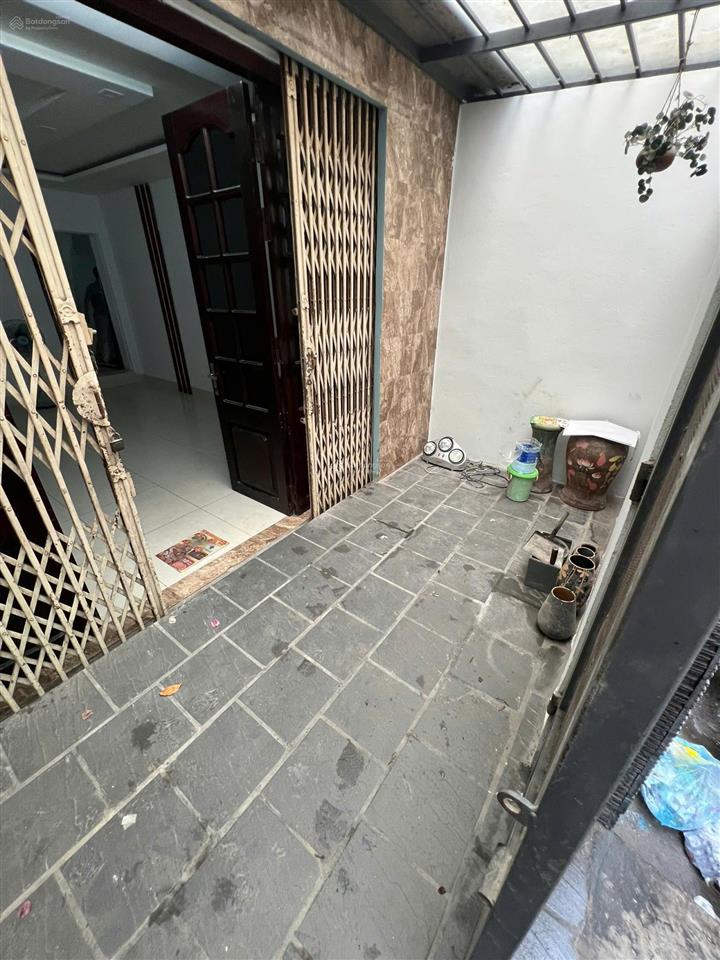 Cho thuê nhà mặt phố vũ hữu đường ô tô đi qua được dt 60 m2.  0942 899 ***