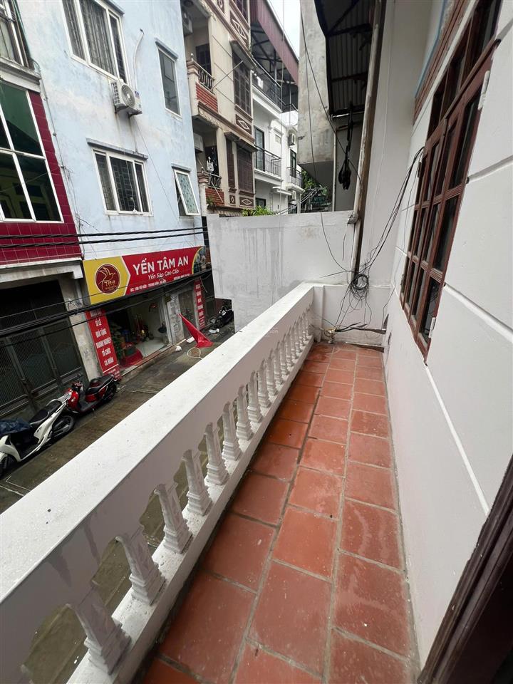 Cho thuê nhà mặt phố vũ hữu đường ô tô đi qua được dt 60 m2.  0942 899 ***