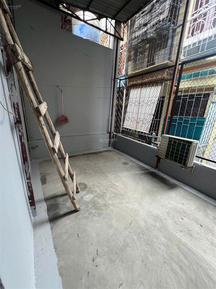 Cho thuê nhà mặt phố vũ hữu đường ô tô đi qua được dt 60 m2.  0942 899 ***