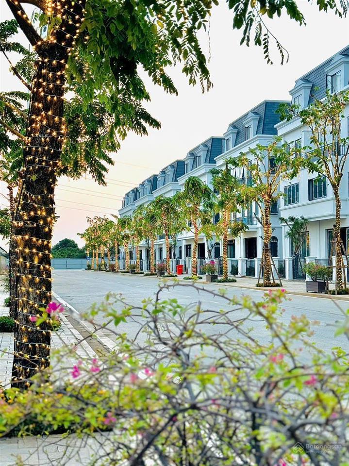 Chính chủ bán gấp căn biệt thự đối diện trường học thông thoáng ,để được 5,6 xe ô tô. 0942 899 ***