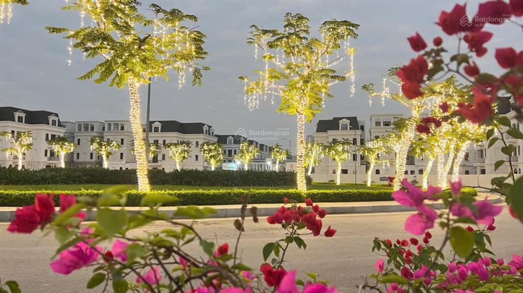 Chính chủ bán gấp căn biệt thự đối diện trường học thông thoáng ,để được 5,6 xe ô tô. 0942 899 ***