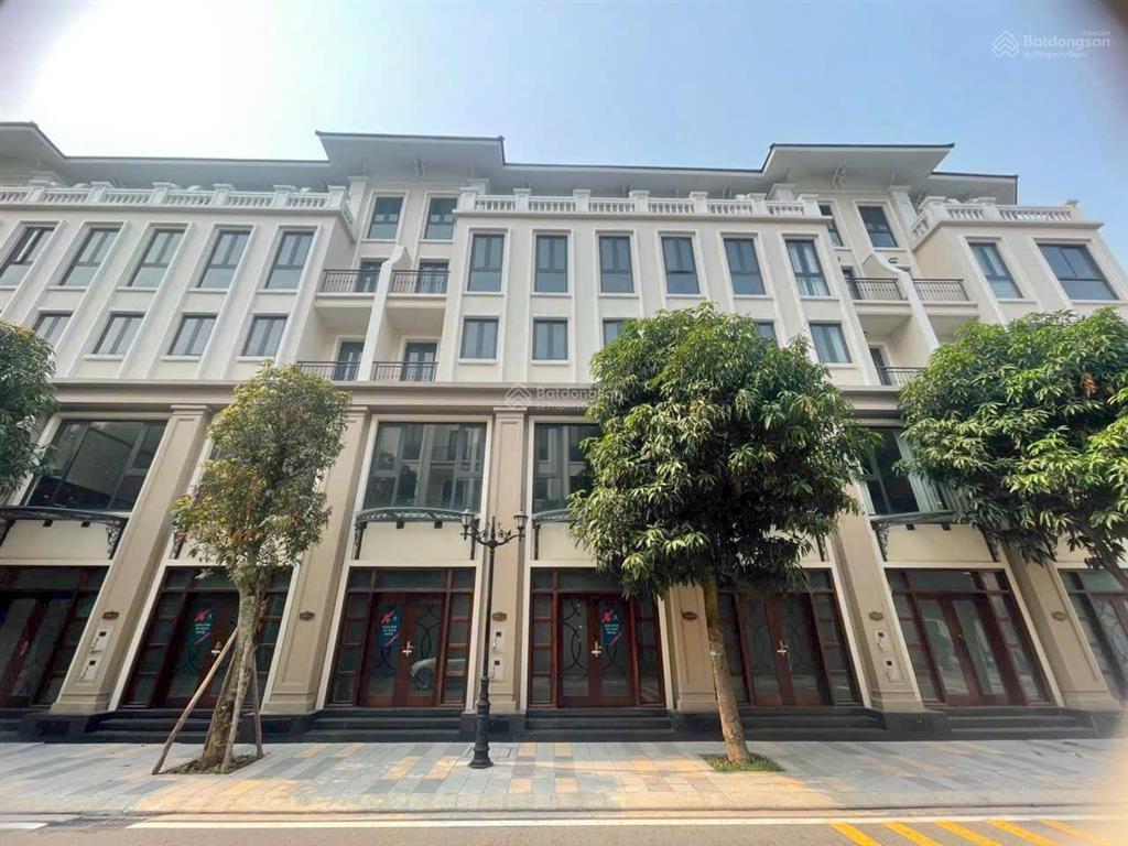 Bán cắt lỗ 2,4 tỷ căn thời đại 18 có công viên sau nhà, gần chung cư mas.  0942 899 ***