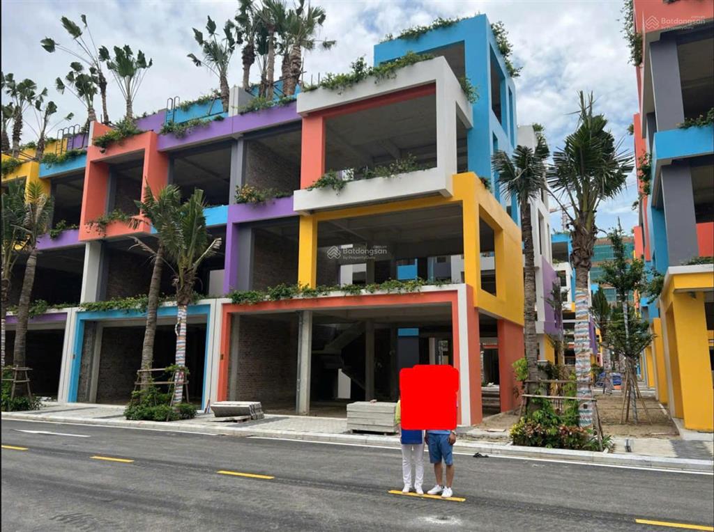 Ngân hàng bán thanh lý tài sản căn shophouse xẻ khe gần biển dt 114 m2.  0942 899 ***