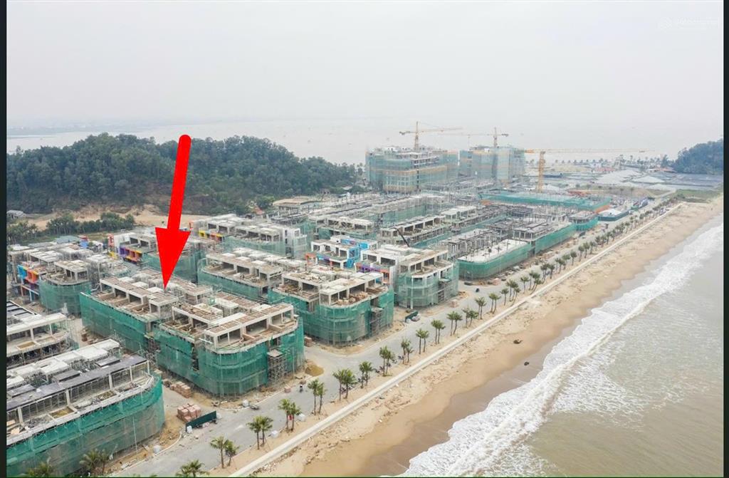 Ngân hàng bán thanh lý tài sản căn shophouse xẻ khe gần biển dt 114 m2.  0942 899 ***