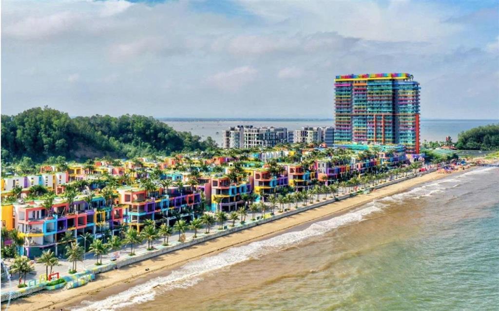 Ngân hàng bán thanh lý tài sản căn shophouse xẻ khe gần biển dt 114 m2.  0942 899 ***