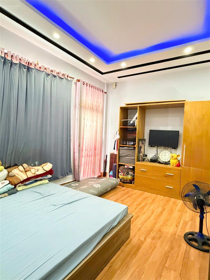 Bán gấp nhà 1 lầu, sân thượng, 5m x 15m, hẻm 5m, 3 phòng ngủ. giá 6,5 tỷ