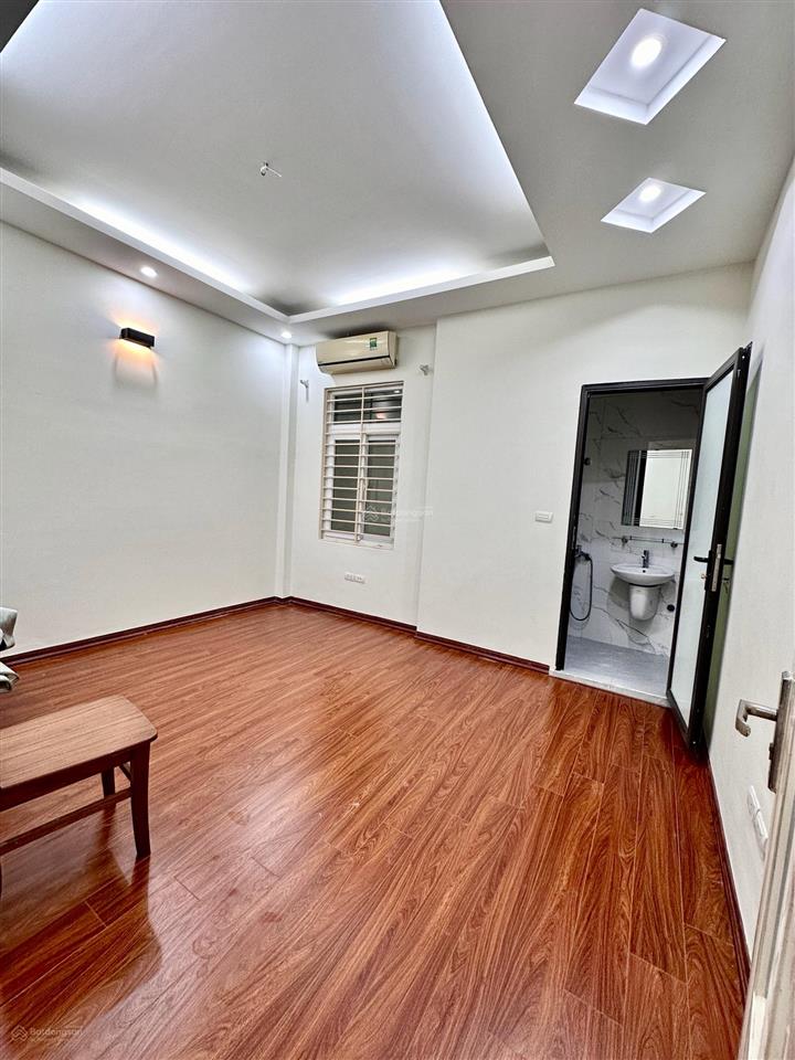 Bán nhà đẹp phố nguyễn ngọc nại  42 m x4 tầng . mt khủng 5.5 m . giá 9.5 tỷ .  hường 0902 120 ***