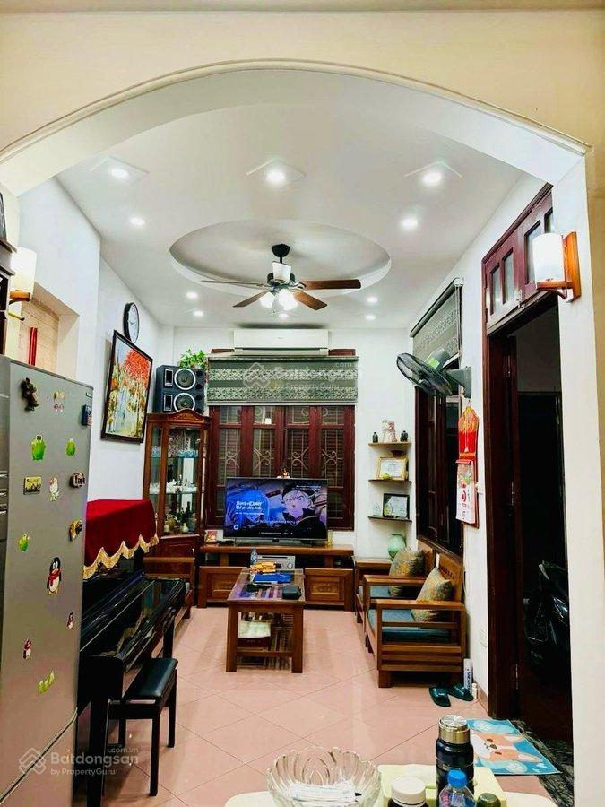 Bán nhà đẹp phố nguyễn ngọc nại  42 m x4 tầng . mt khủng 5.5 m . giá 9.5 tỷ .  hường 0902 120 ***