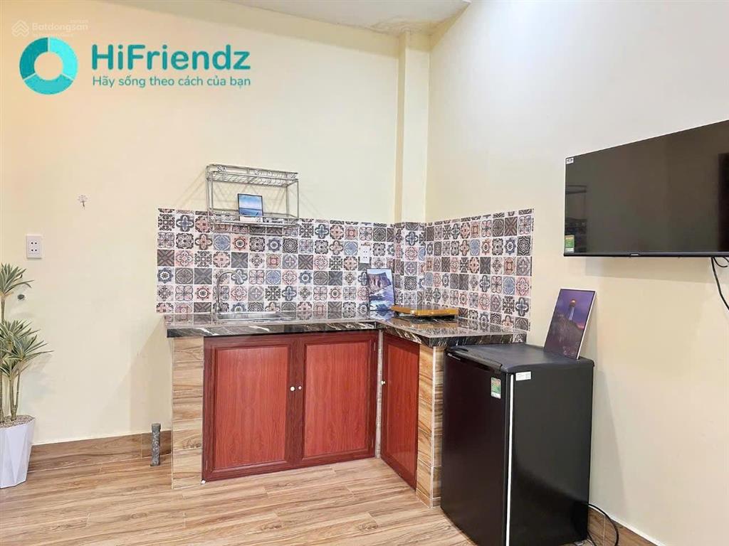 Phòng trọ 30m2 đầy đủ nội thất, ngay lê văn việt, gần đại học fpt, đh giao thông vận tải