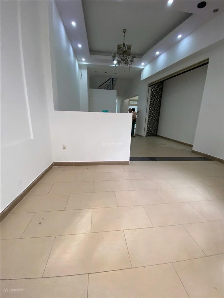 Chiến lược  gần bệnh viện bình tân  dt khủng 78m  3 tầng sân thượng (5pn 4wc)  chỉ 4.x tỷ