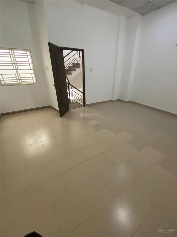 Chiến lược  gần bệnh viện bình tân  dt khủng 78m  3 tầng sân thượng (5pn 4wc)  chỉ 4.x tỷ