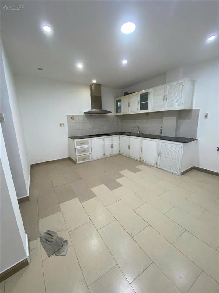 Chiến lược  gần bệnh viện bình tân  dt khủng 78m  3 tầng sân thượng (5pn 4wc)  chỉ 4.x tỷ