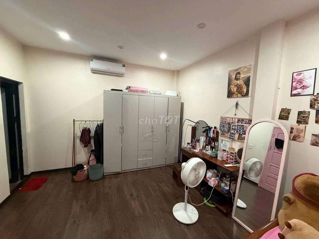 ( Xinh Đẹp) Nguyễn Khang 35mx5T 3pn hơn 10tr phun đồ an ninh ở ngay
