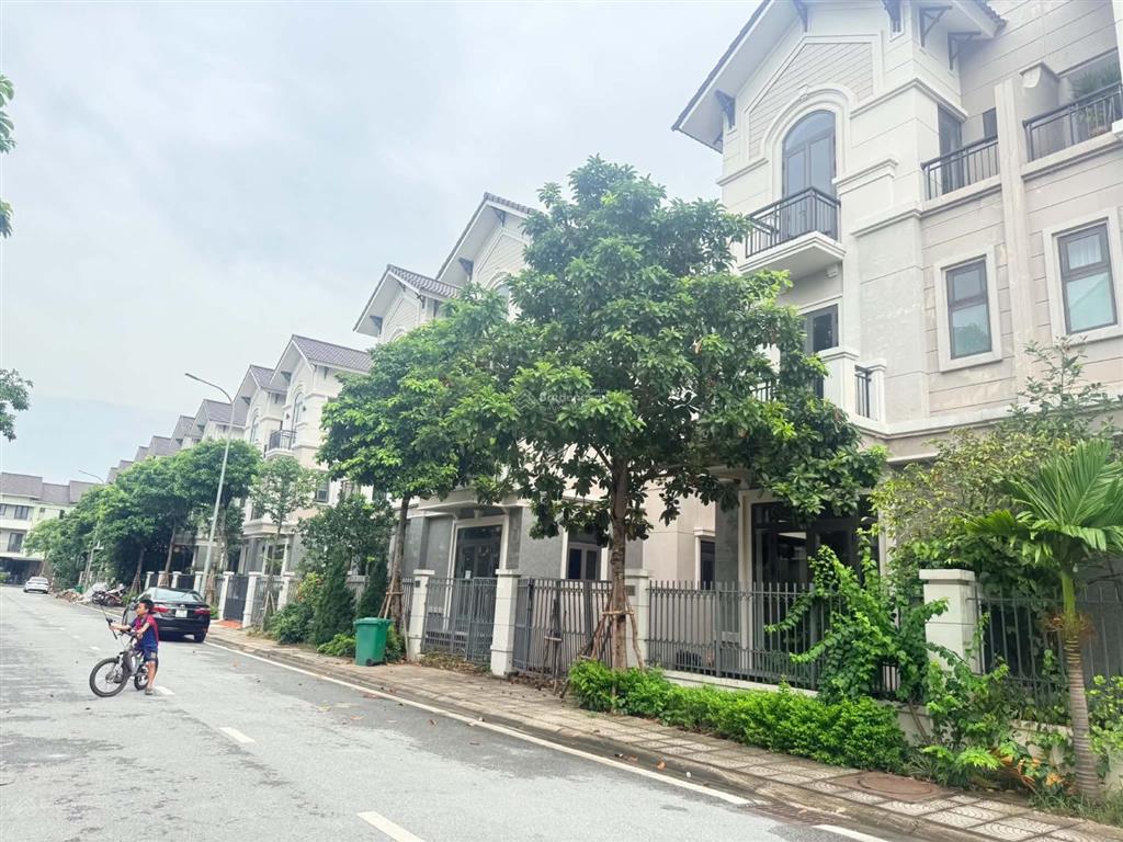 Cần bán biệt thự ngay cạnh hà nội giá chung cư
