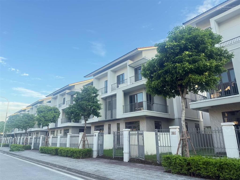 Chính chủ cần bán gấp btsl  18m2 tại centa vsip, cách hà nội 20p đi xe