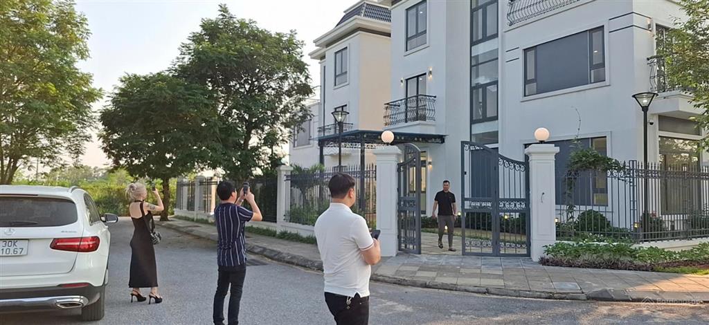 Cần bán 103.5m2 lk 01 mê linh vista