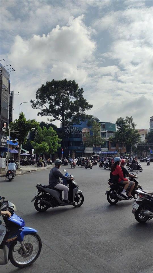 Bán nhà 3 mặt tiền lê hồng phong, quận 10 dt 7.2x10m, 5 tầng. hđt 120tr/tháng giá 30 tỷ