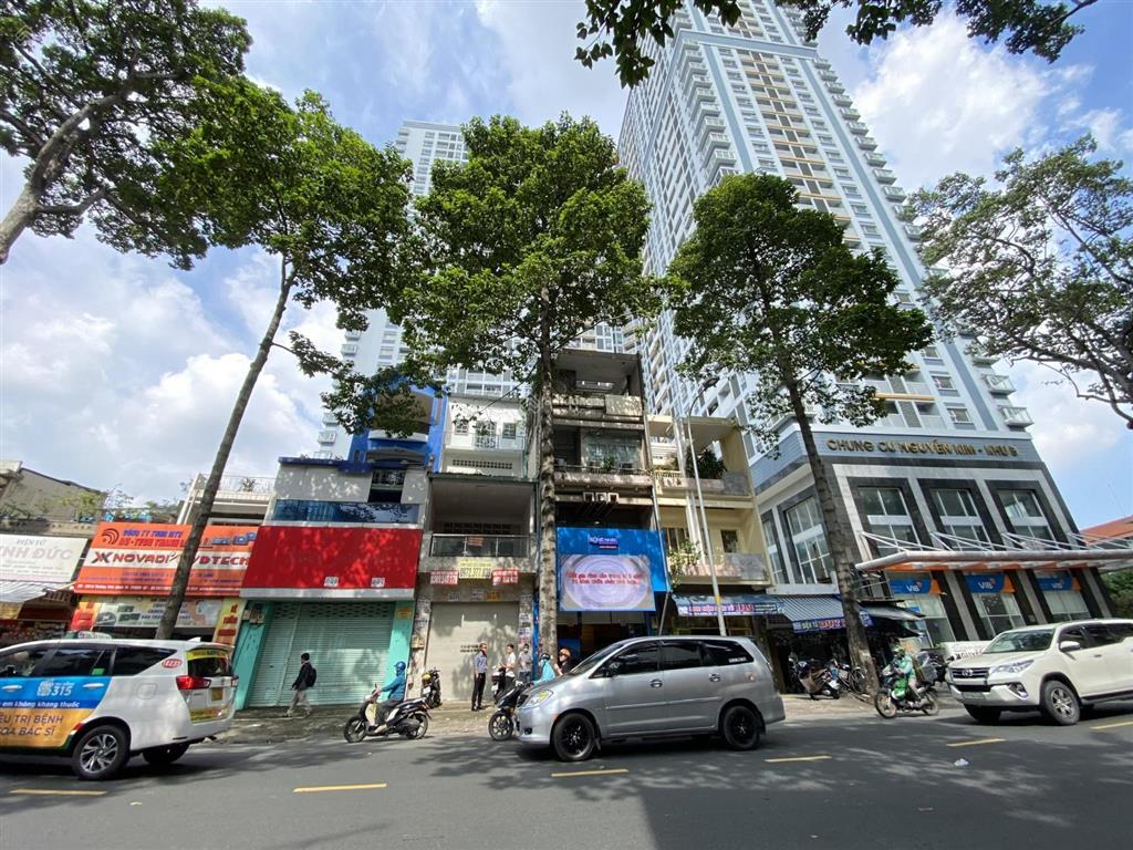 Ngộp bank  bán mặt tiền lý thường kiệt, quận 10. dt 4.5x22.5m, ct 80 triệu. 5 tầng. giá 27.5 tỷ